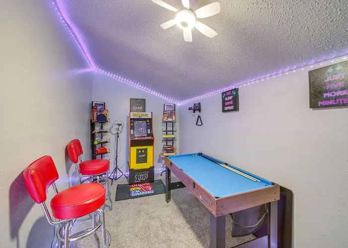 5 Mi To Route 66 Fun! Towhome W/ Game Holiday home Tulsa